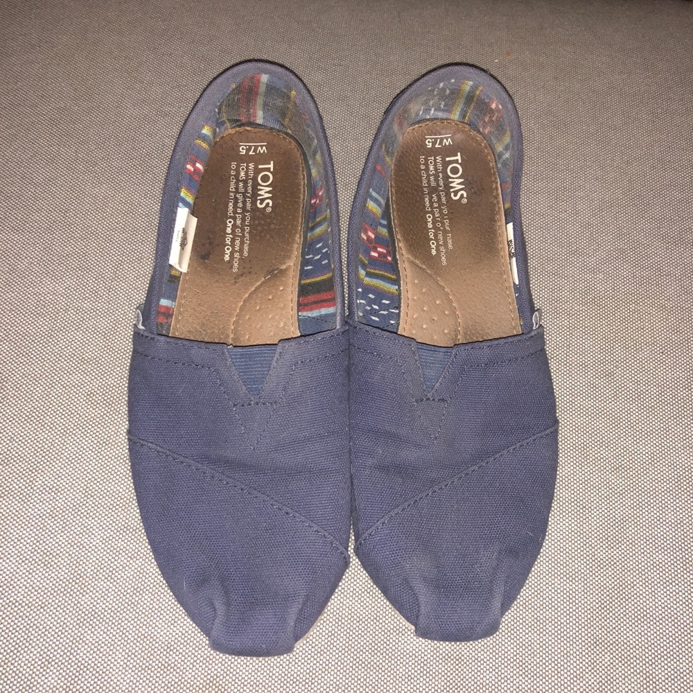 Navy Toms